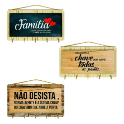 Porta chaves de madeira decorado com 05 lugares 21x13cm Toquinho Jr